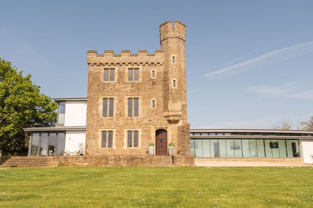 Property photo 3 of 82