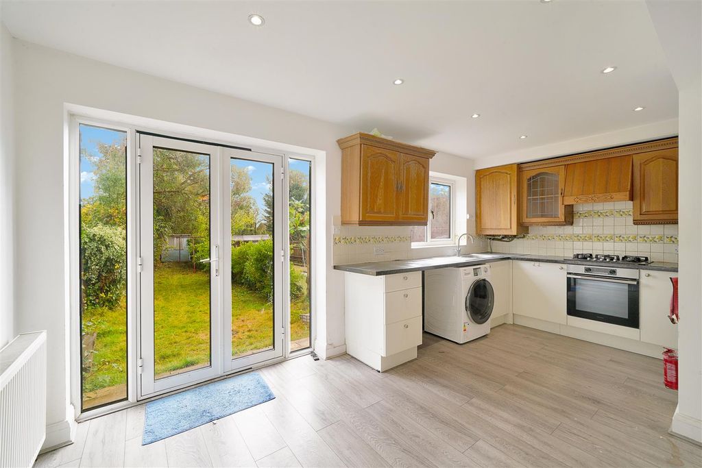 Property photo 3 of 12 23 East Court - 4Arcwajqvxzoill2Ymmp.Jpg