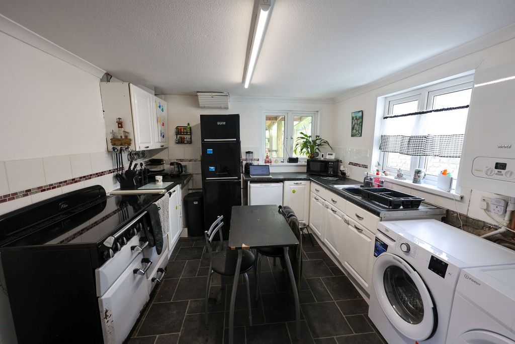 Property photo 2 of 25