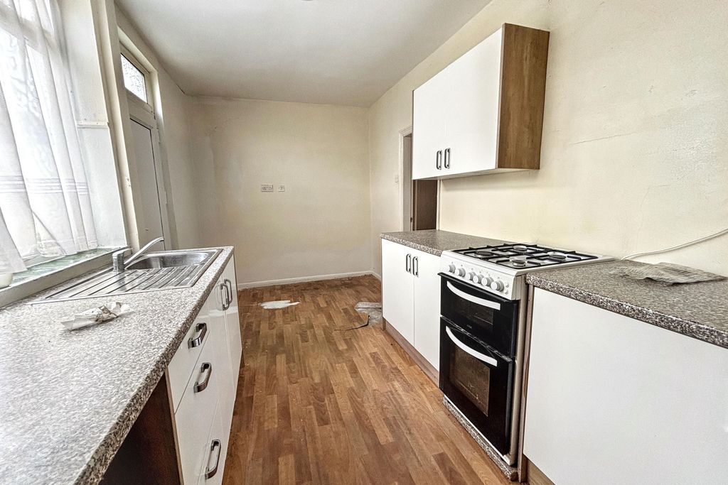 Property photo 3 of 12 10 Balfour Road, Doncaster, South Yorkshire, Dn5 0Nn