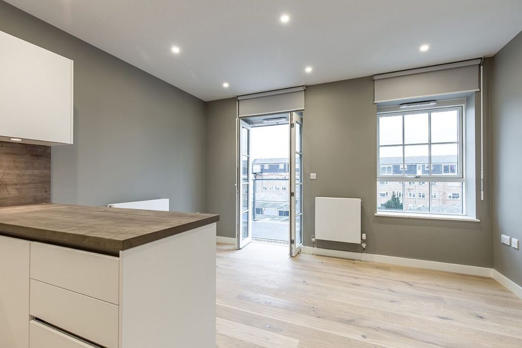 Property photo 3 of 9 Kitchen