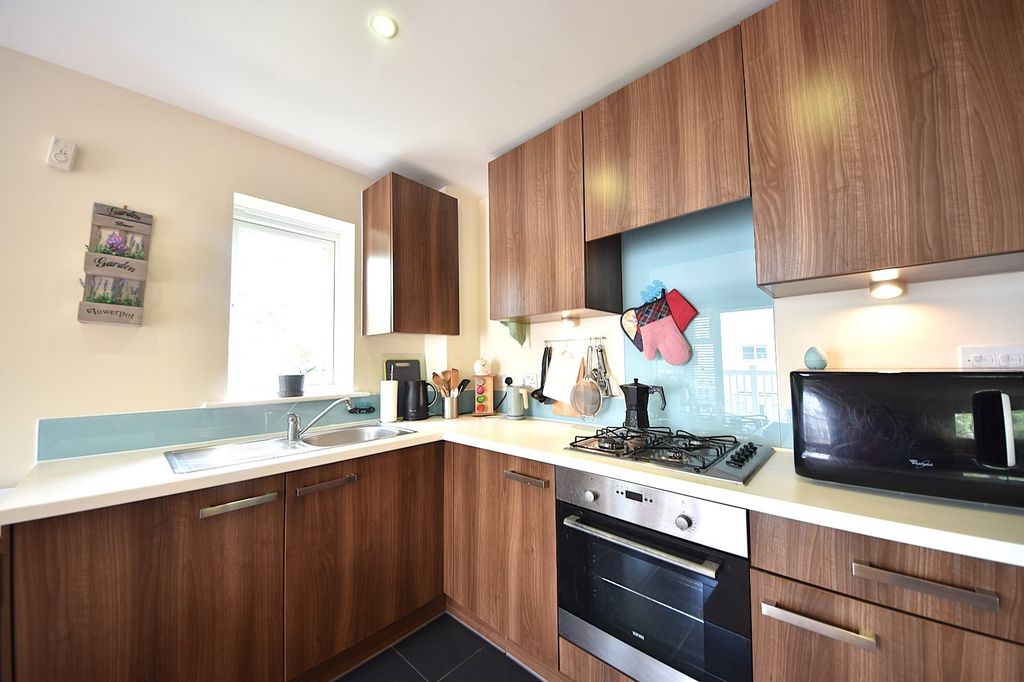 Property photo 3 of 23 Kitchen