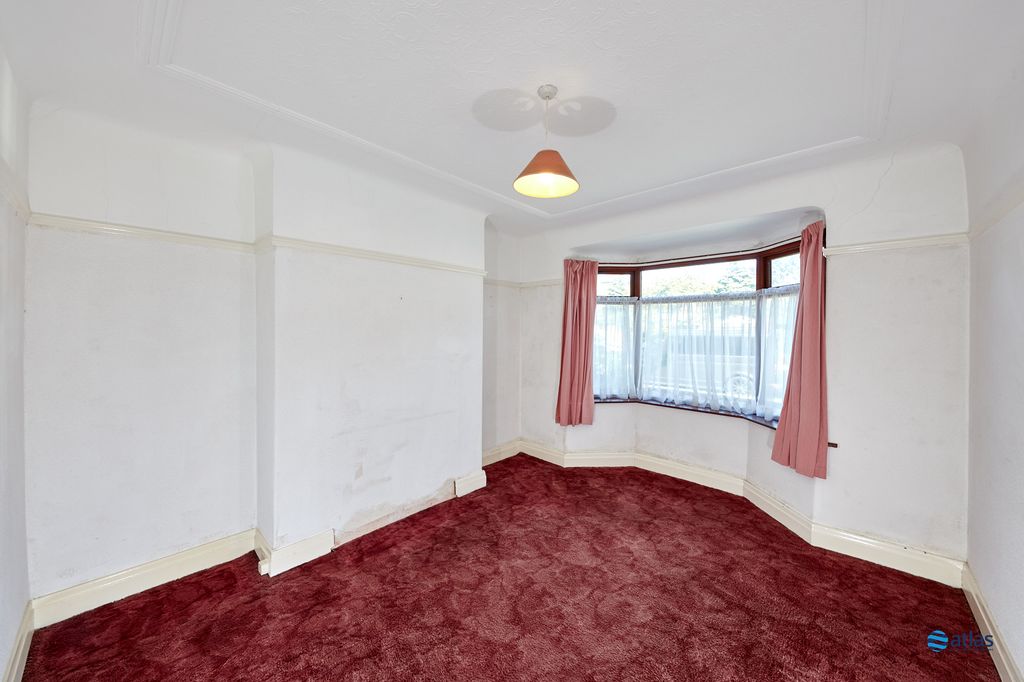Property photo 3 of 14 Lounge