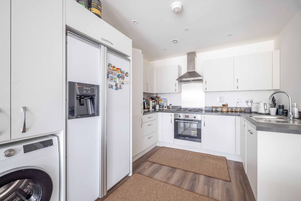 Property photo 2 of 11 Kitchen