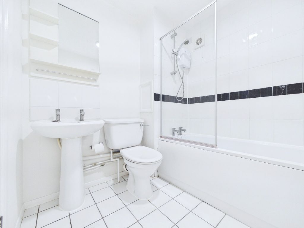 Property photo 3 of 12 4803015