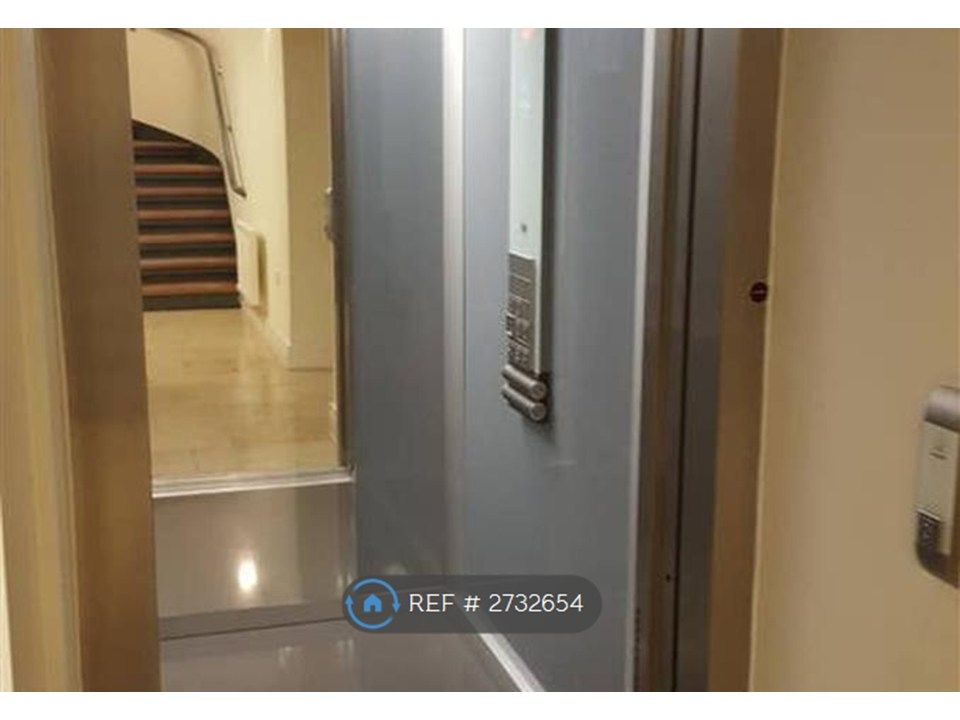 Property photo 2 of 9 Elevator