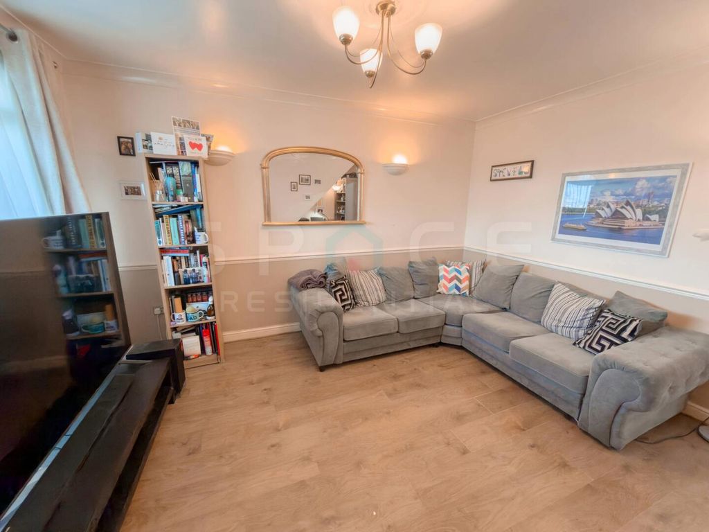 Property photo 3 of 28 Living Room