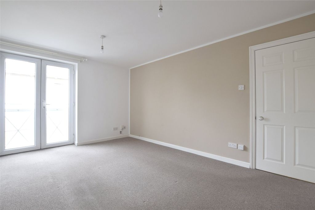 Property photo 2 of 11 Living Room