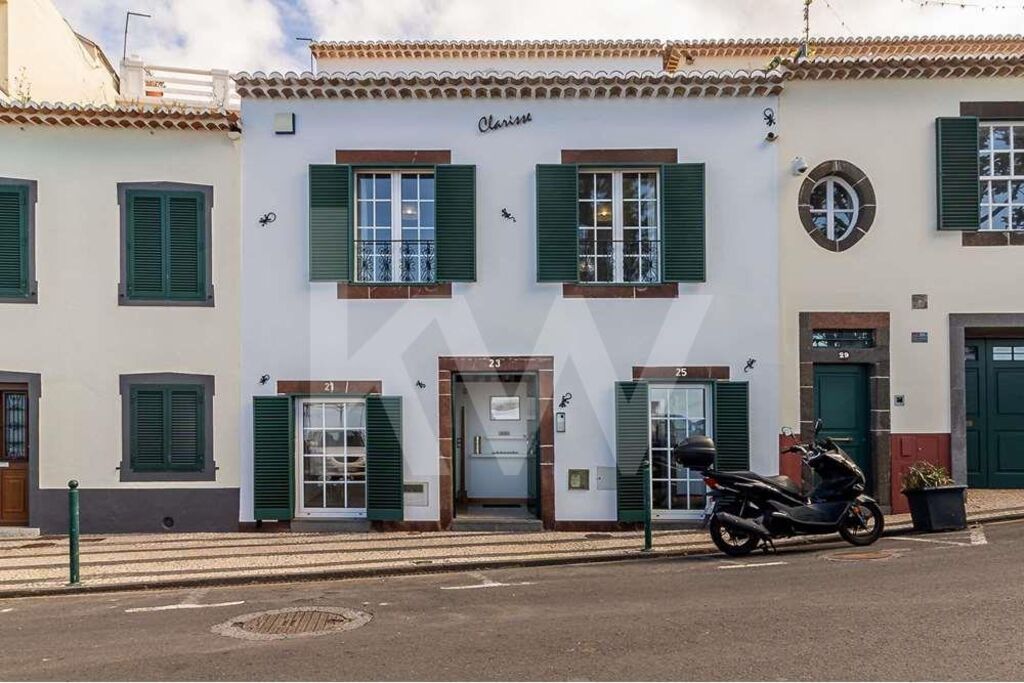 Property photo 2 of 33