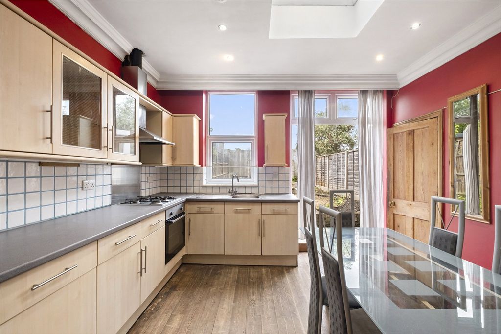 Property photo 2 of 11 Kitchen