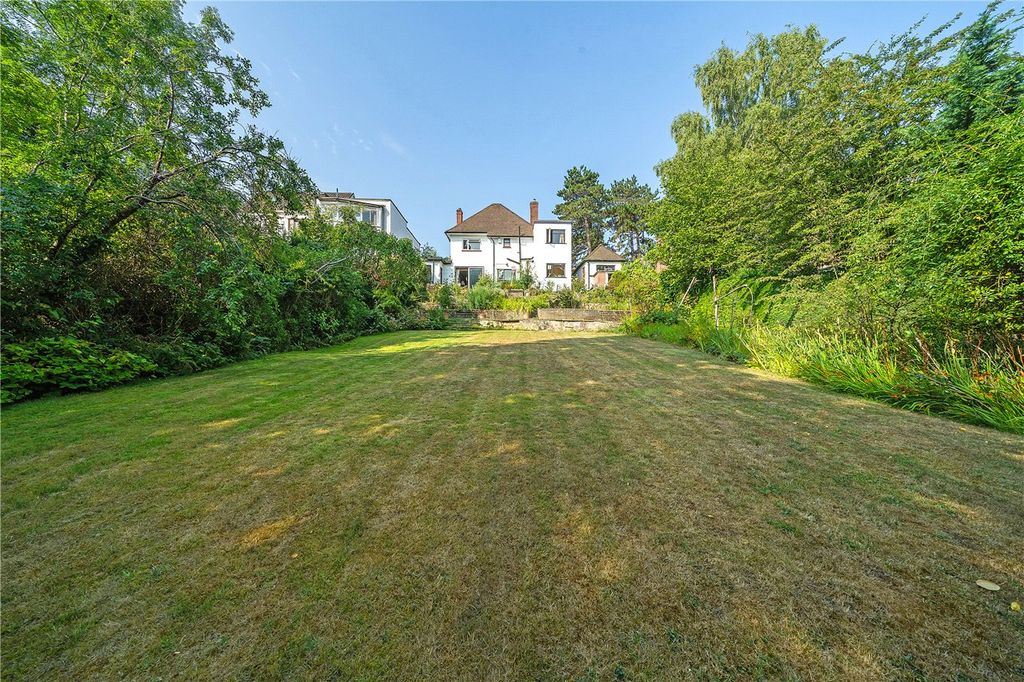 Property photo 3 of 12 Garden