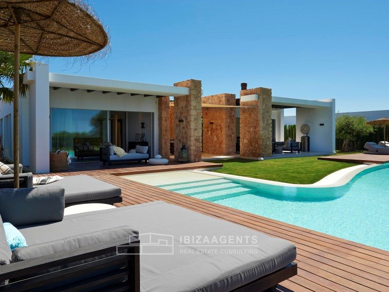 Property photo 1 of 44