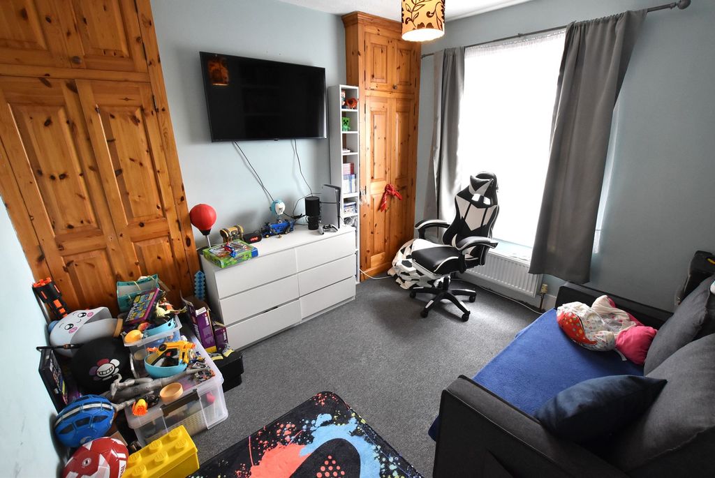 Property photo 3 of 12