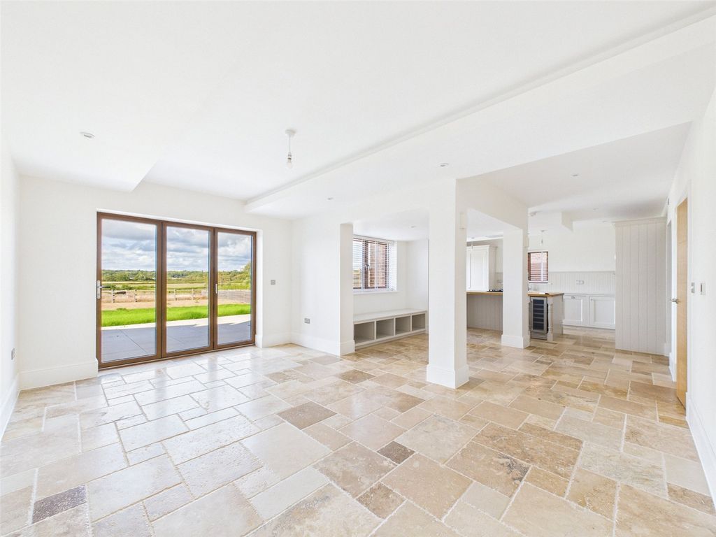 Property photo 2 of 25 Picture No. 17