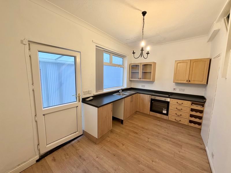 Property photo 3 of 7 Kitchen