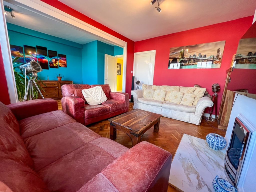 Property photo 2 of 22