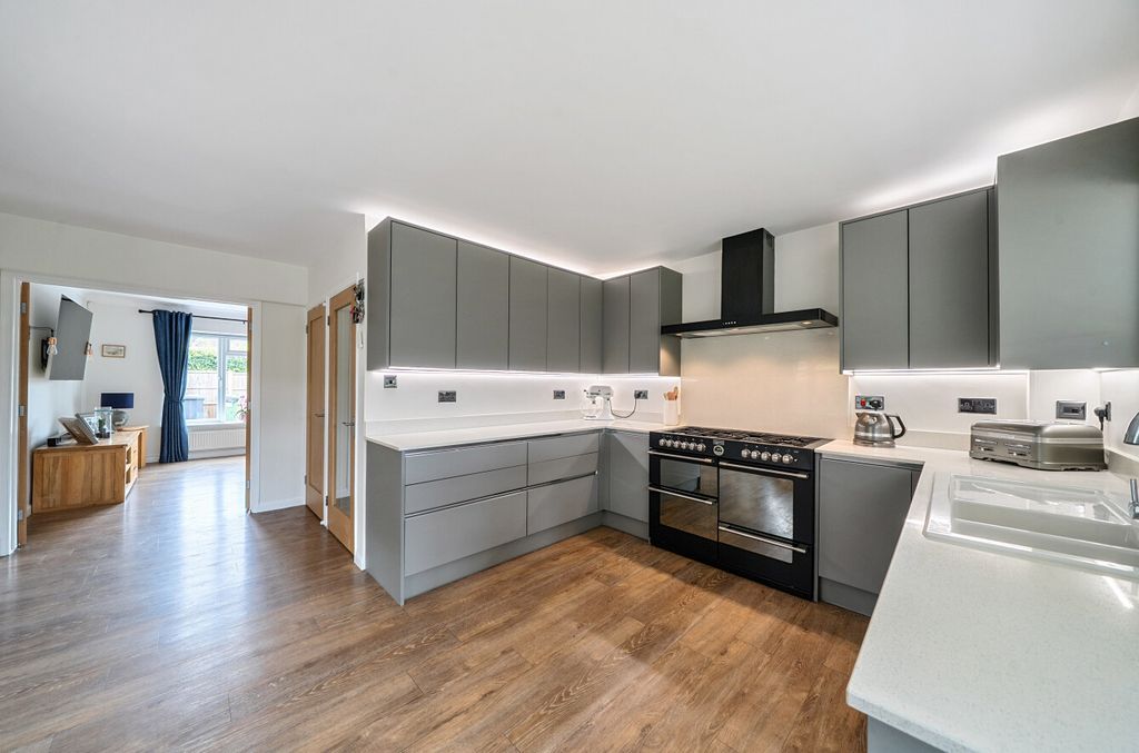 Property photo 2 of 26 1332073-13-6888c9...