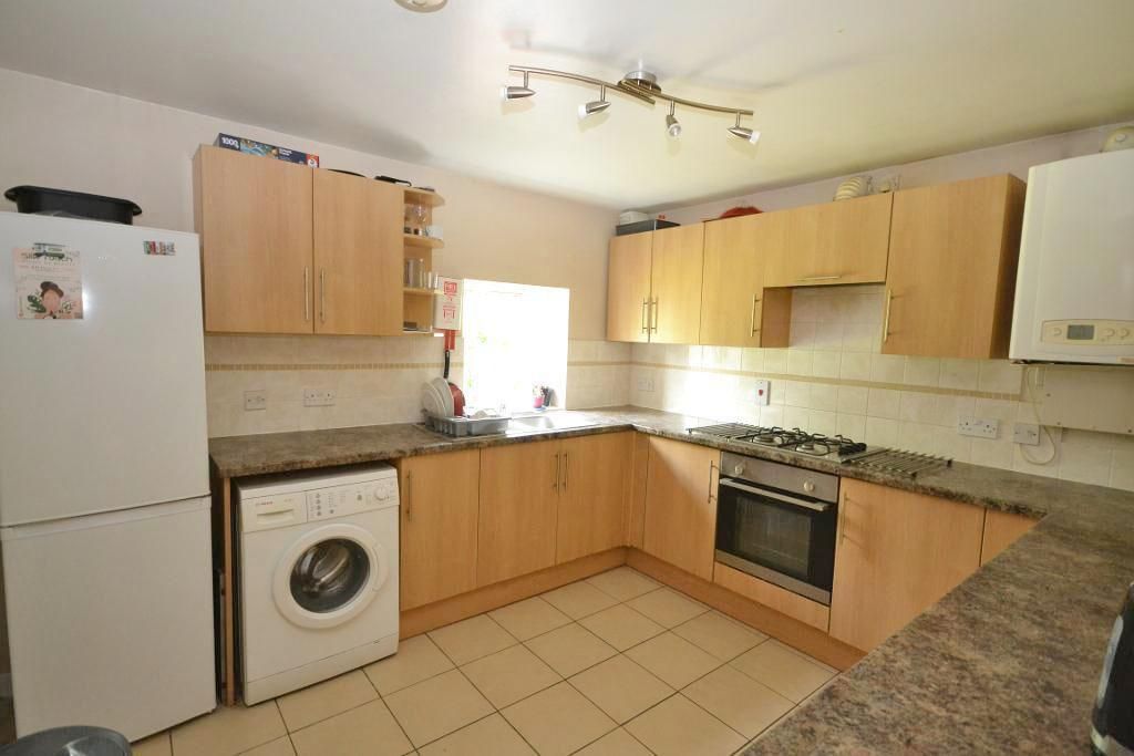 Property photo 3 of 9 Kitchen