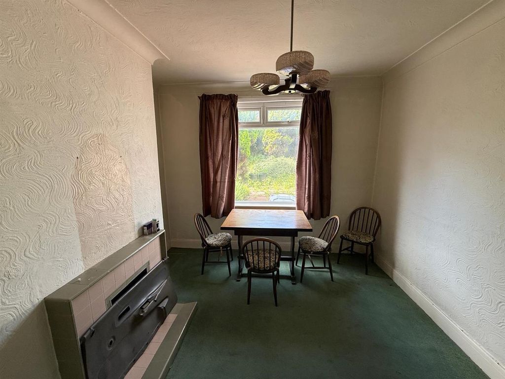Property photo 3 of 9 Dining Room