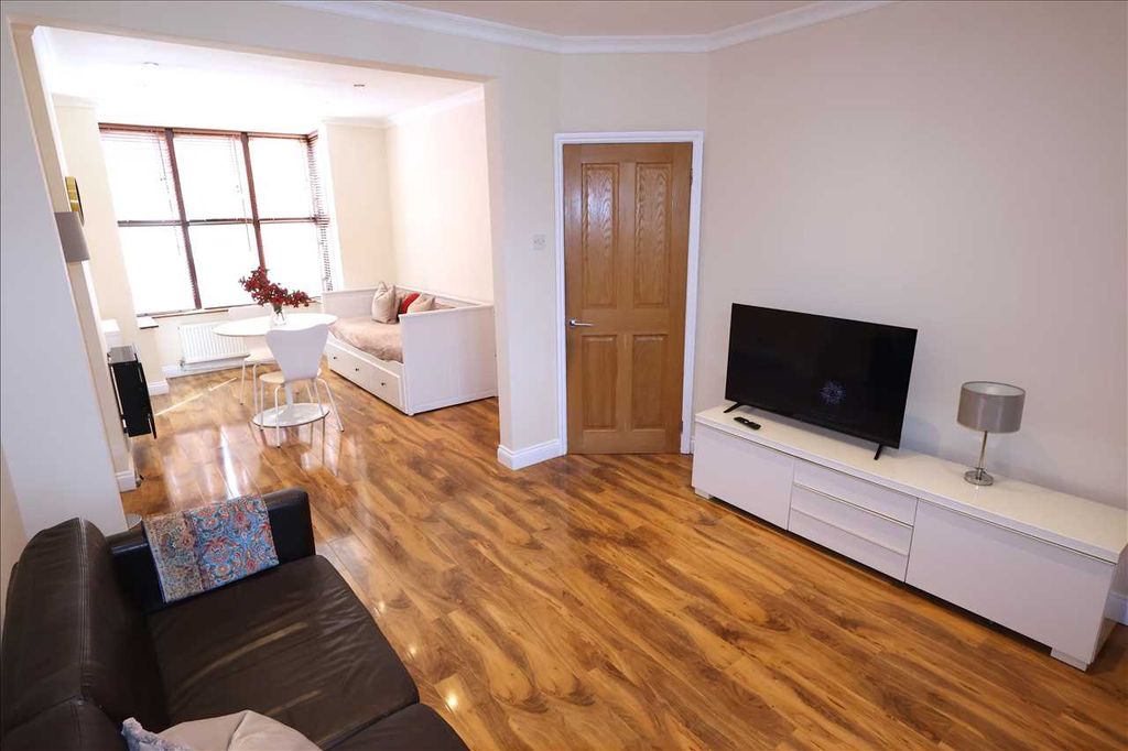 Property photo 3 of 16 Dining Room