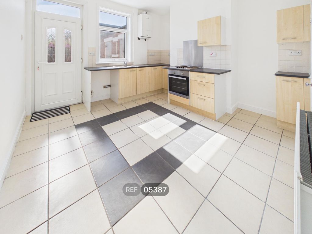 Property photo 2 of 13 Kitchen