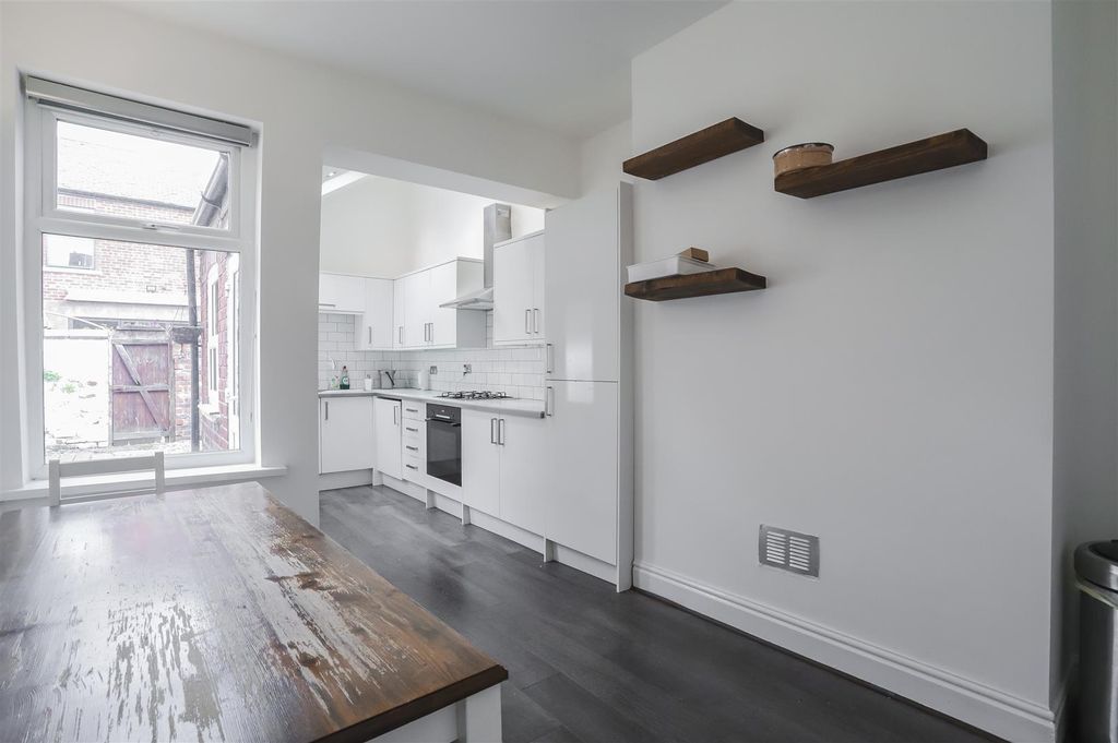 Property photo 2 of 33
