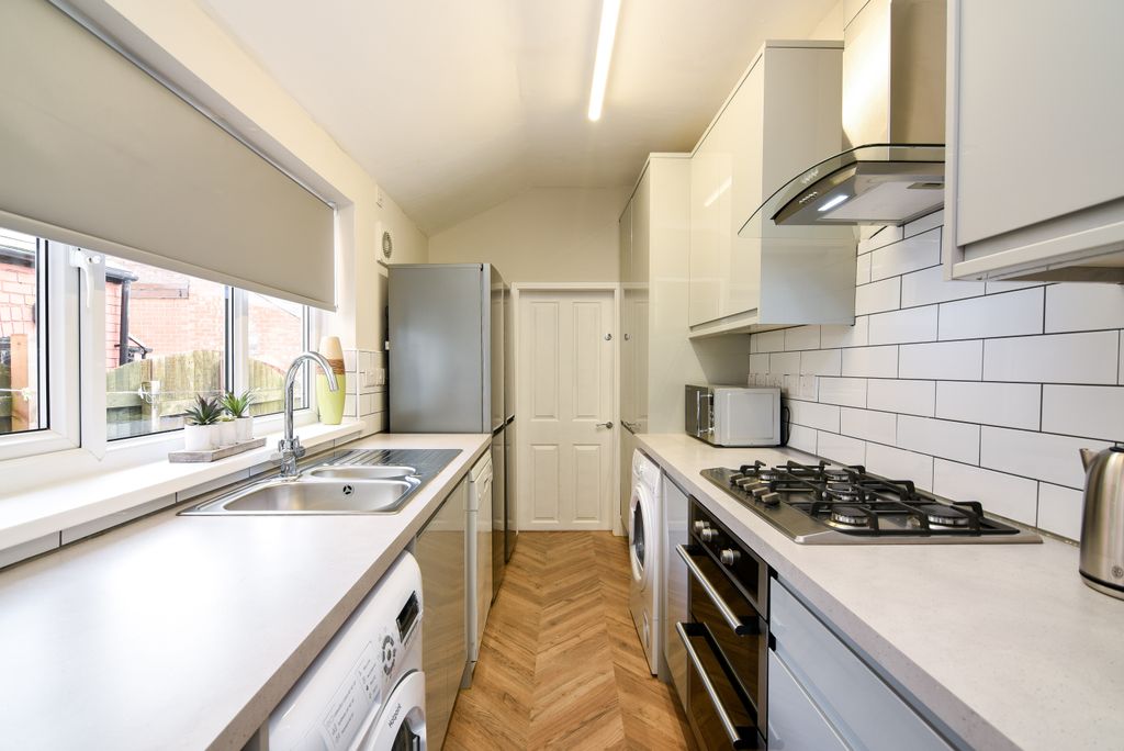 Property photo 2 of 17 Kitchen