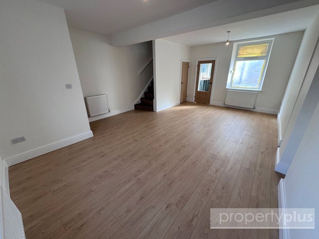 Property photo 2 of 13 Picture No. 11