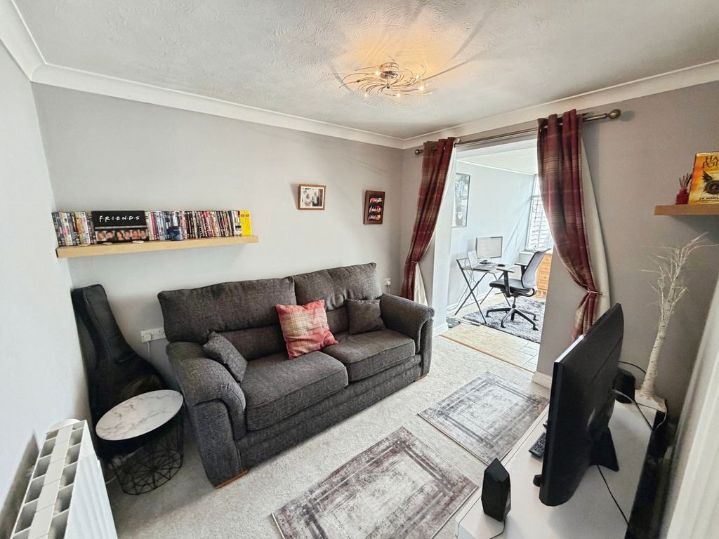 Property photo 2 of 10 Lounge