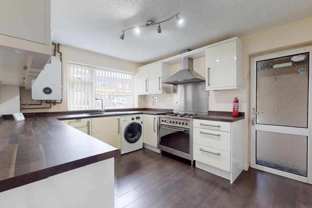 Property photo 2 of 21 4898384