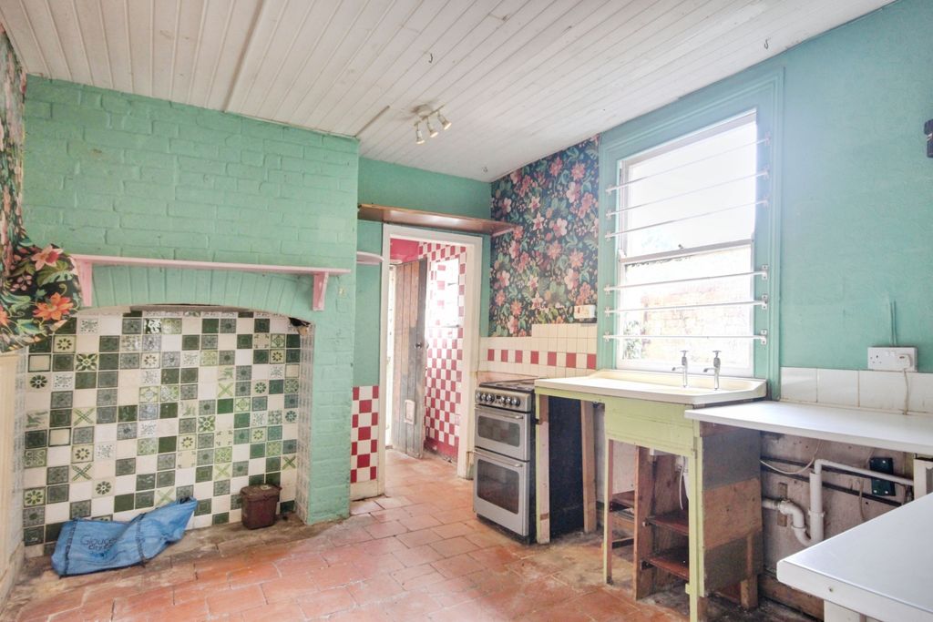 Property photo 3 of 12