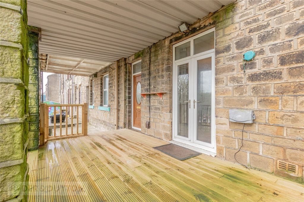 Property photo 1 of 16 Outside