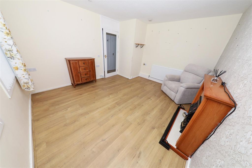 Property photo 3 of 15 c