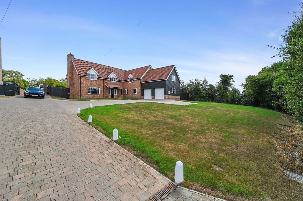 Property photo 2 of 38