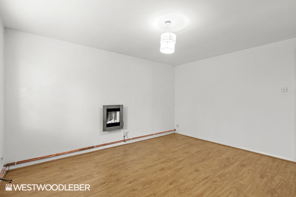 Property photo 3 of 9 Thehyde_2