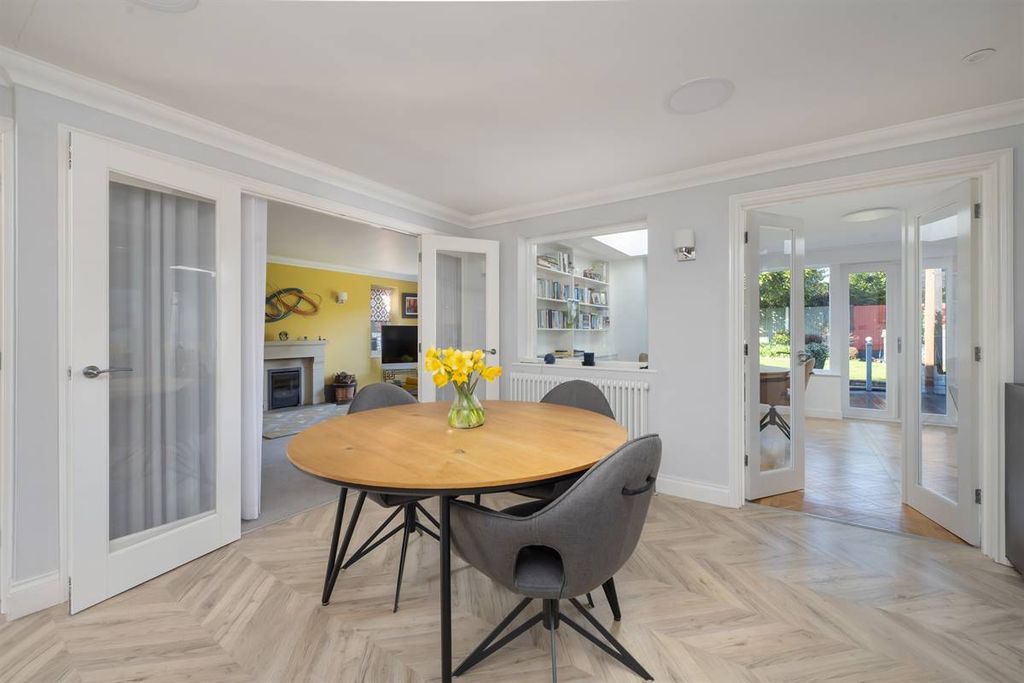 Property photo 3 of 28