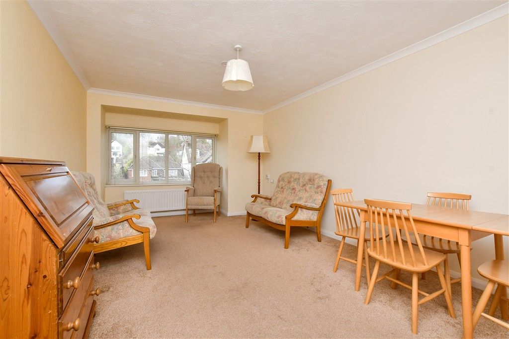 Property photo 1 of 9 Kitchen / Lounge / Diner