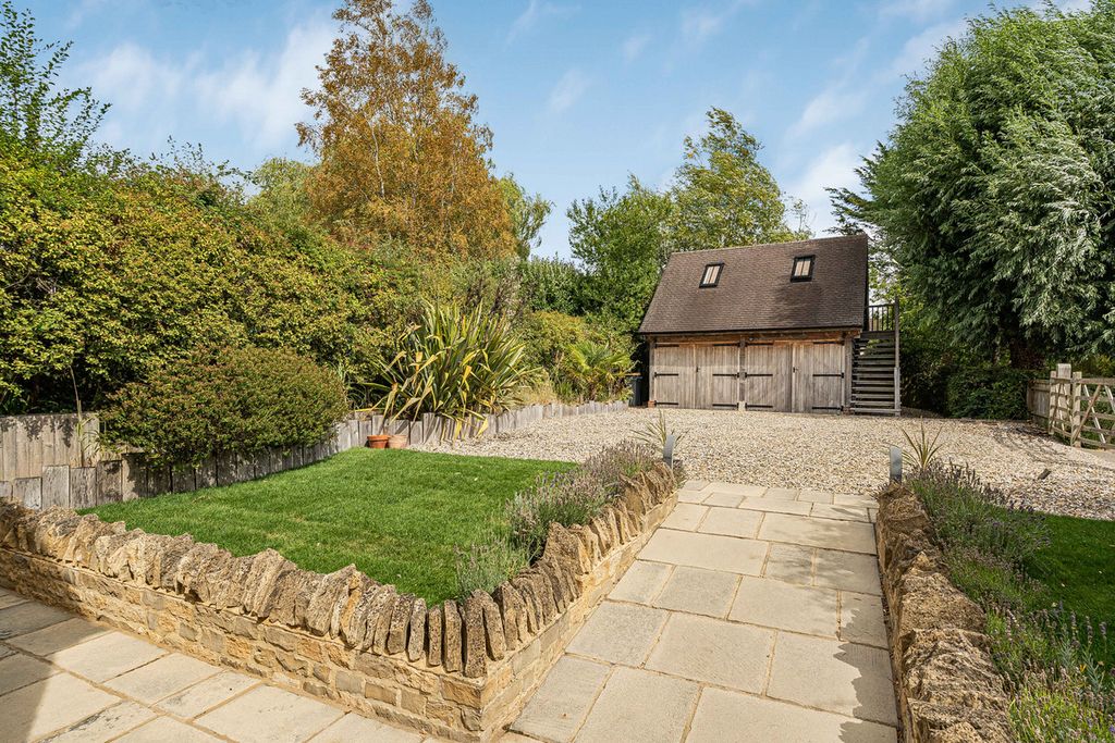 Property photo 3 of 34