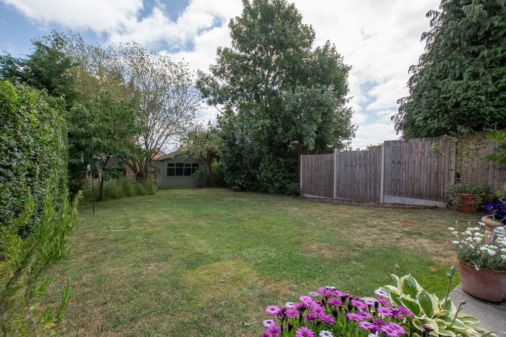 Property photo 2 of 23 Garden