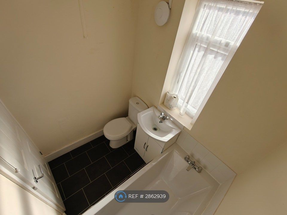 Property photo 3 of 6 Refreshed Bathroom