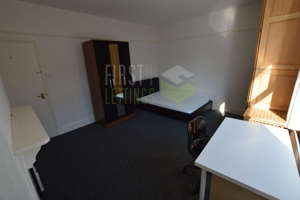 Property photo 1 of 10 Bedroom