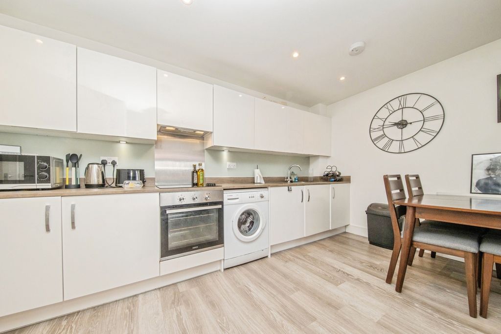 Property photo 3 of 18 Pbox-Img.Jpg