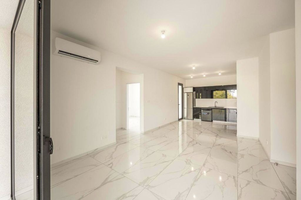 Property photo 3 of 25