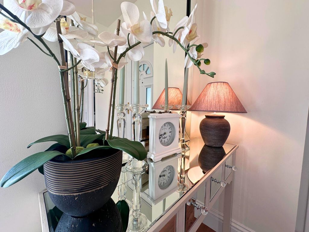 Property photo 3 of 52 Hallway