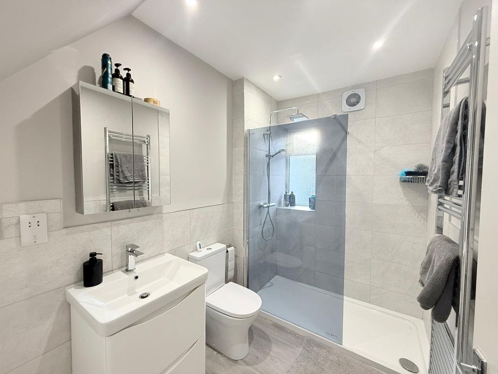 Property photo 2 of 9 Picture No. 41