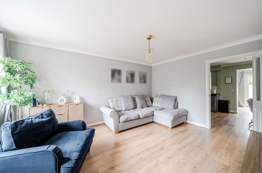 Property photo 2 of 23 1516093-10-6Aa2c0...