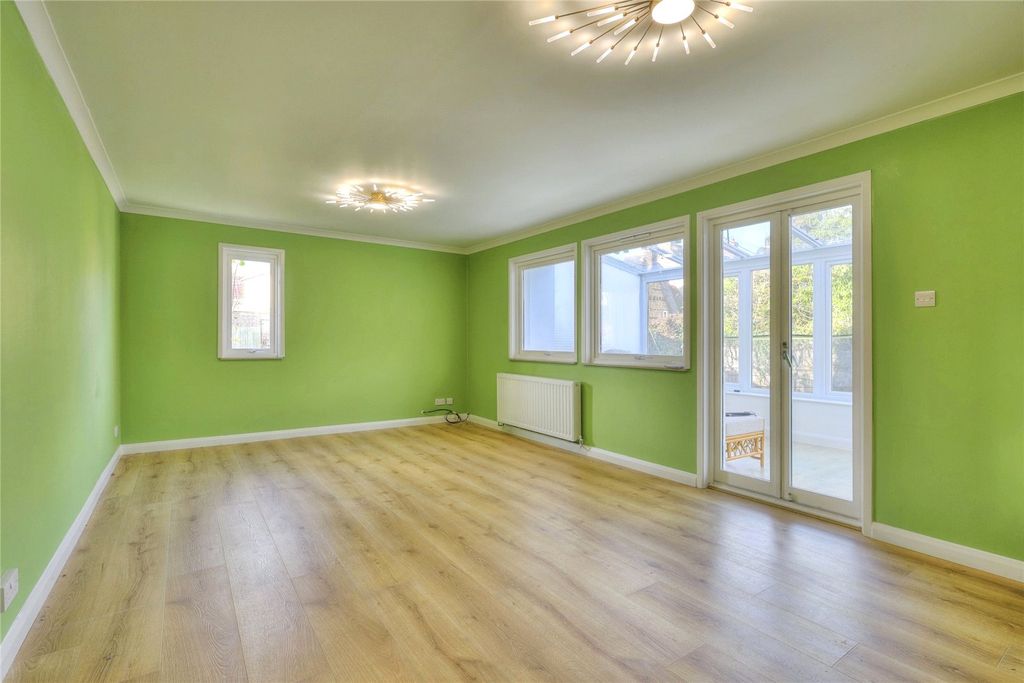 Property photo 3 of 25 Living Room