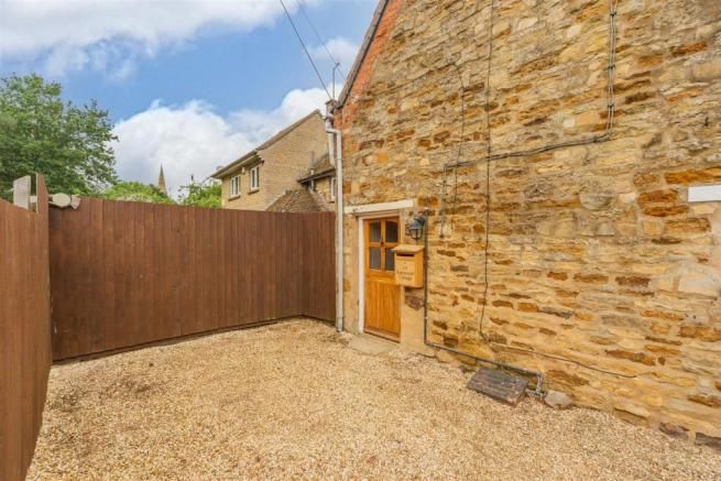 Property photo 2 of 8 Garden