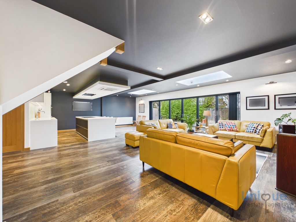 Property photo 1 of 28