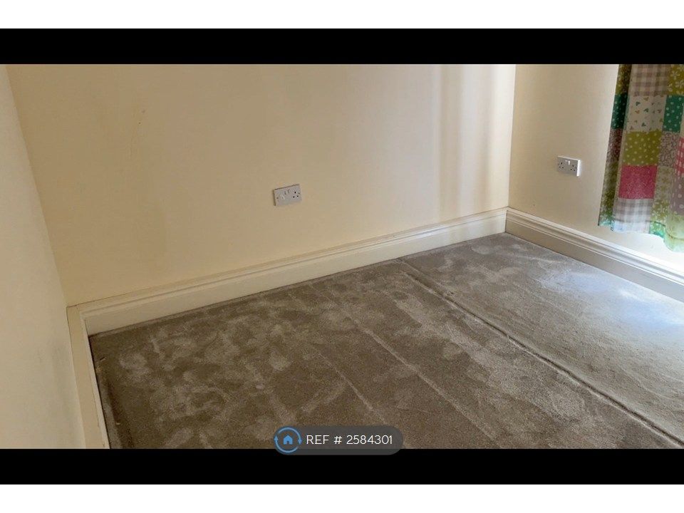 Property photo 3 of 11 Bedroom 2